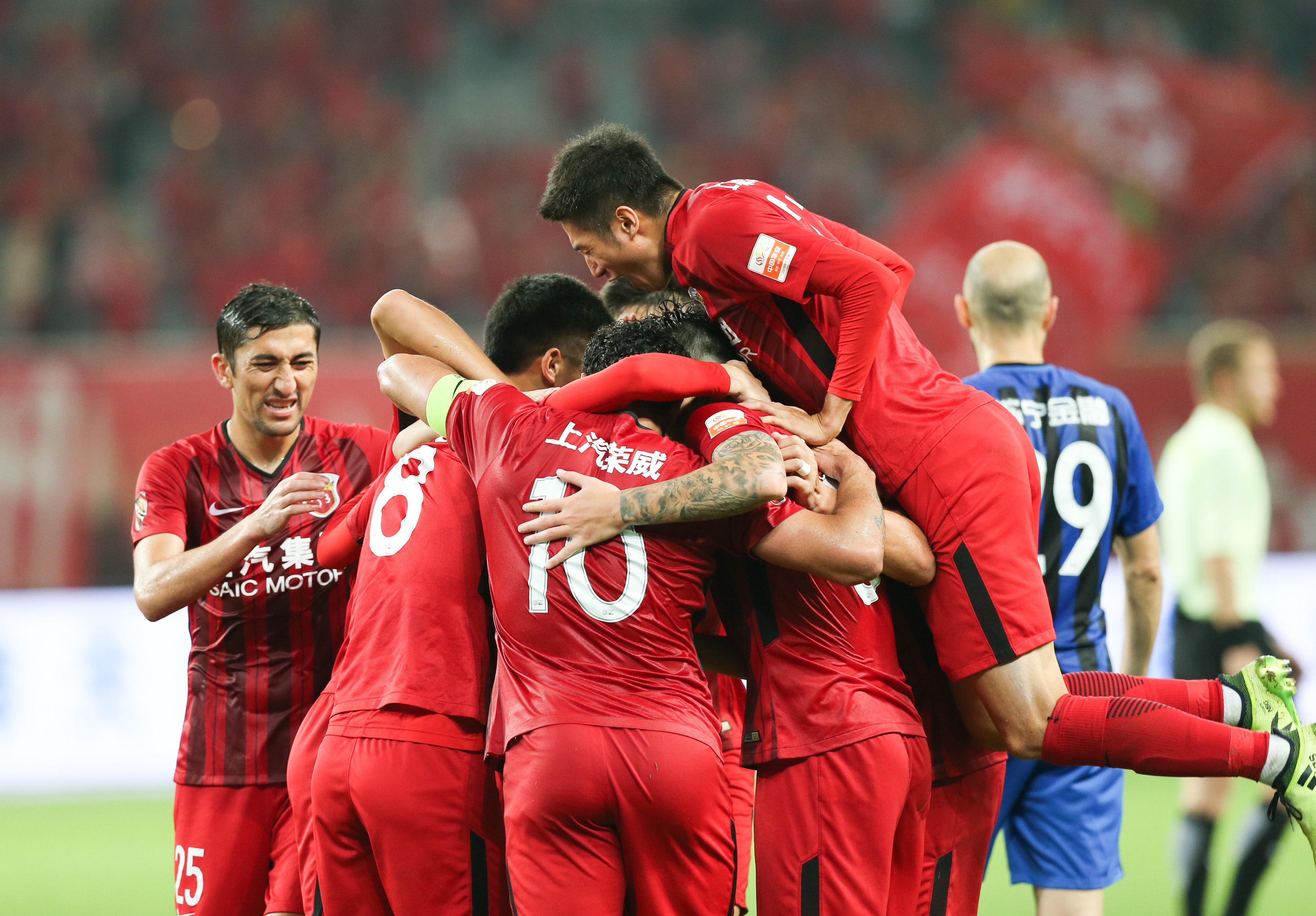 关于江苏苏宁轻松击败佳兆业，取得联赛两连胜的信息