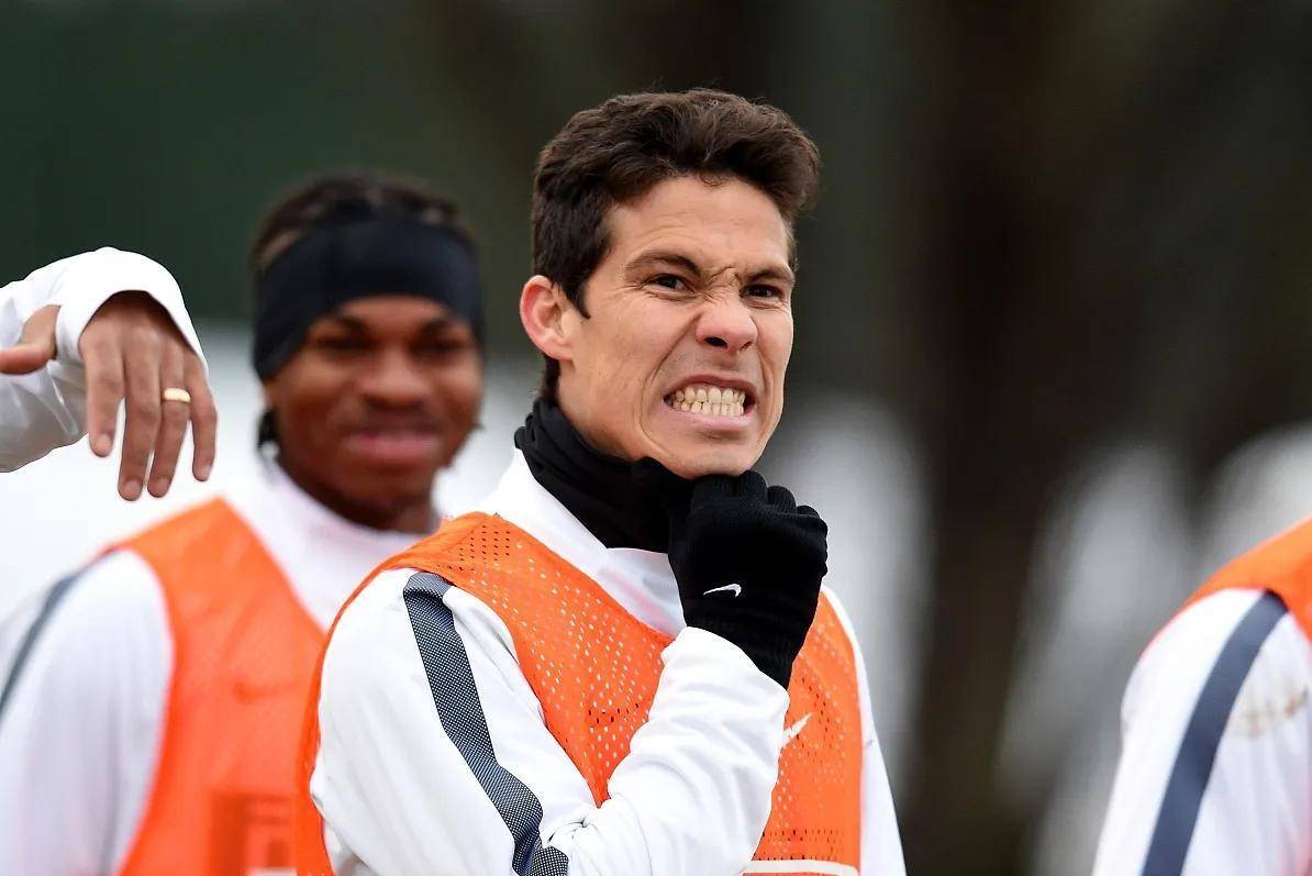 澳洲球队教练试图鼓舞队员士气，备战下轮对手