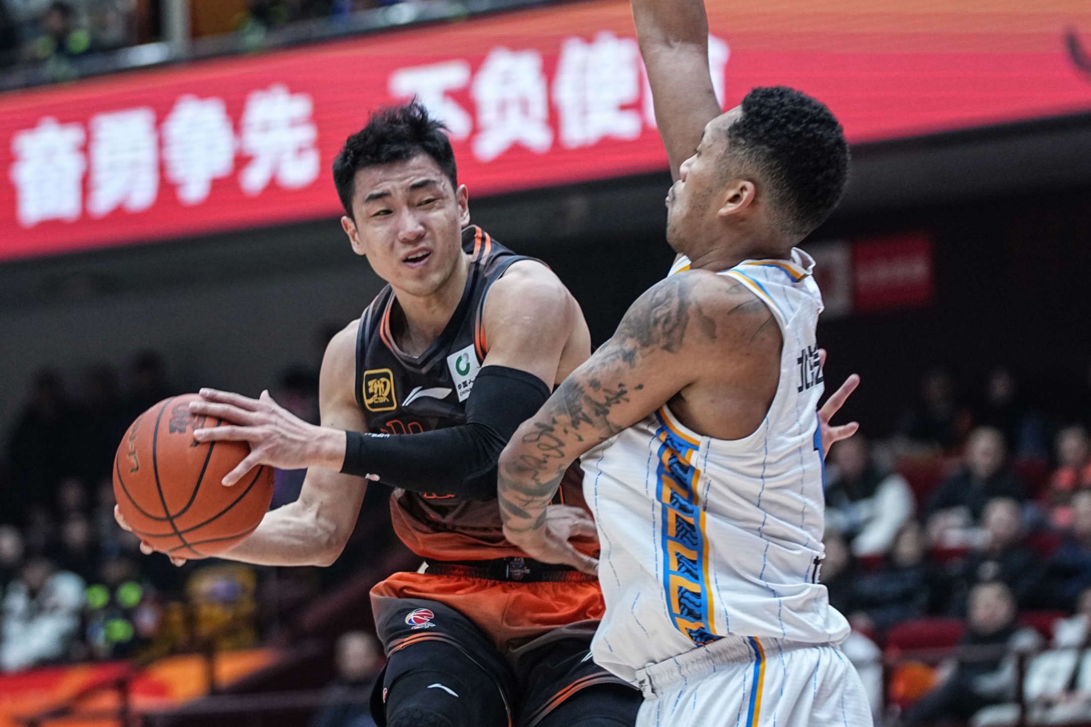 山东队战胜江苏，取得重要胜利保住季后赛资格