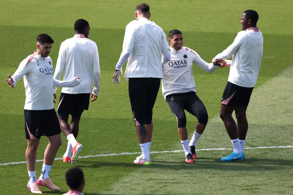 开云体育官网-包含巴黎圣日耳曼全员备战，备战冠军之战积极备战的词条