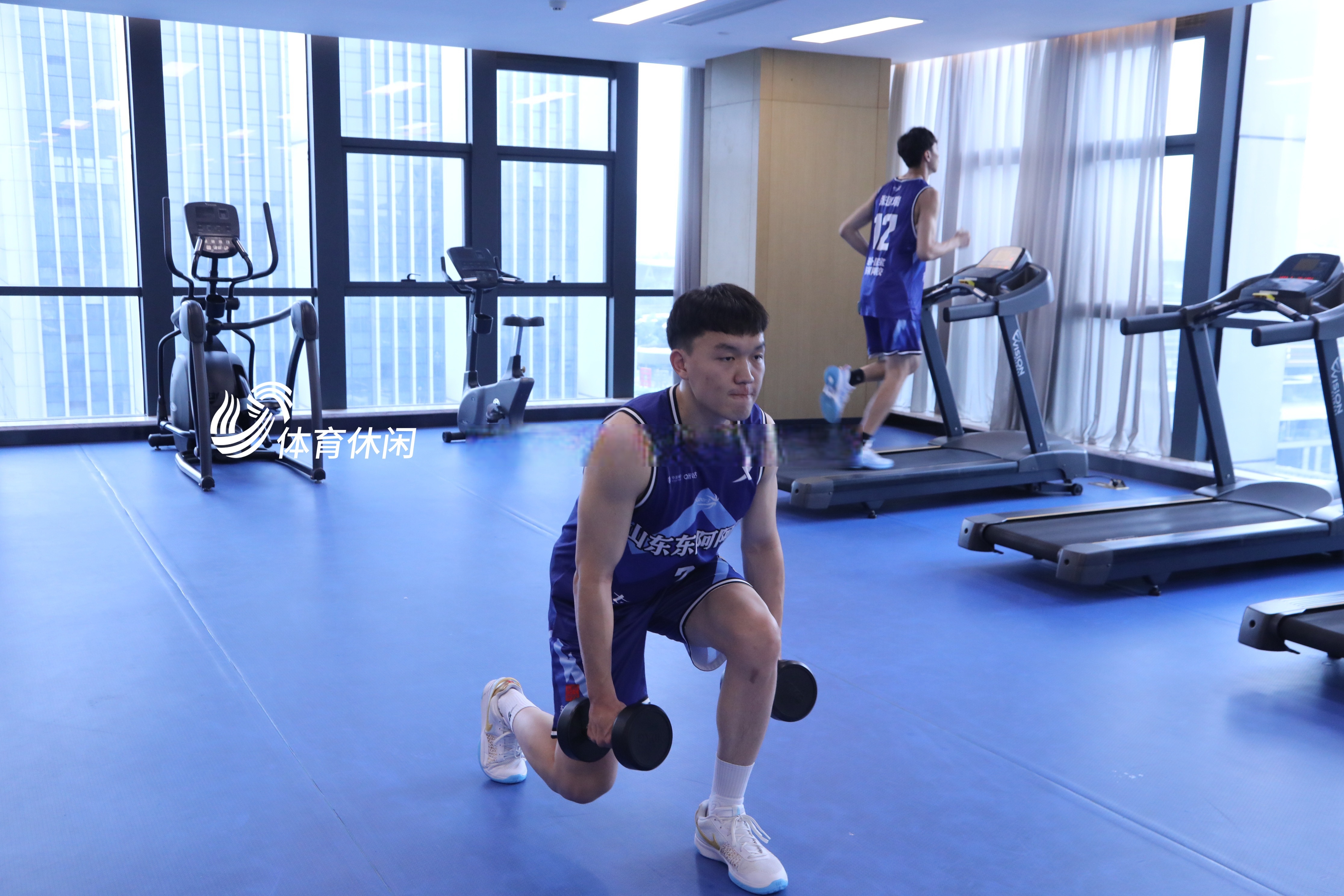 迎战强敌,球队逆境求胜成功逆袭 迎战强敌,球队逆境求胜成功逆袭