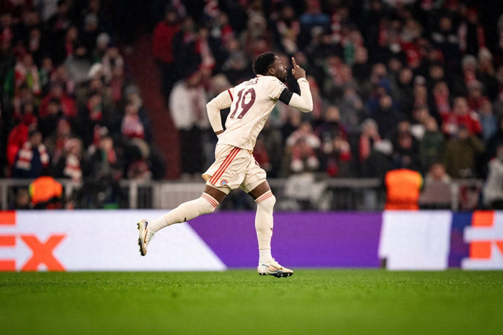 拜仁之狮勇往直前,追逐欧冠梦想的简单介绍 拜仁之狮勇往直前,追逐欧冠梦想的简单介绍