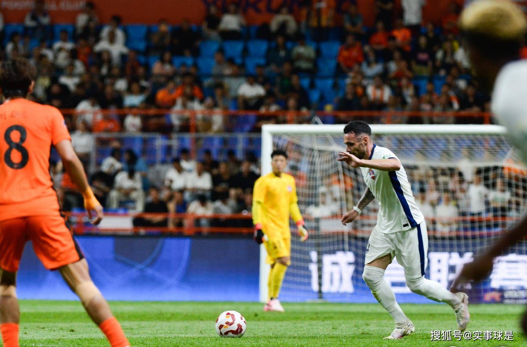 广州恒大迎战上海申花,双雄对决 广州恒大迎战上海申花,双雄对决