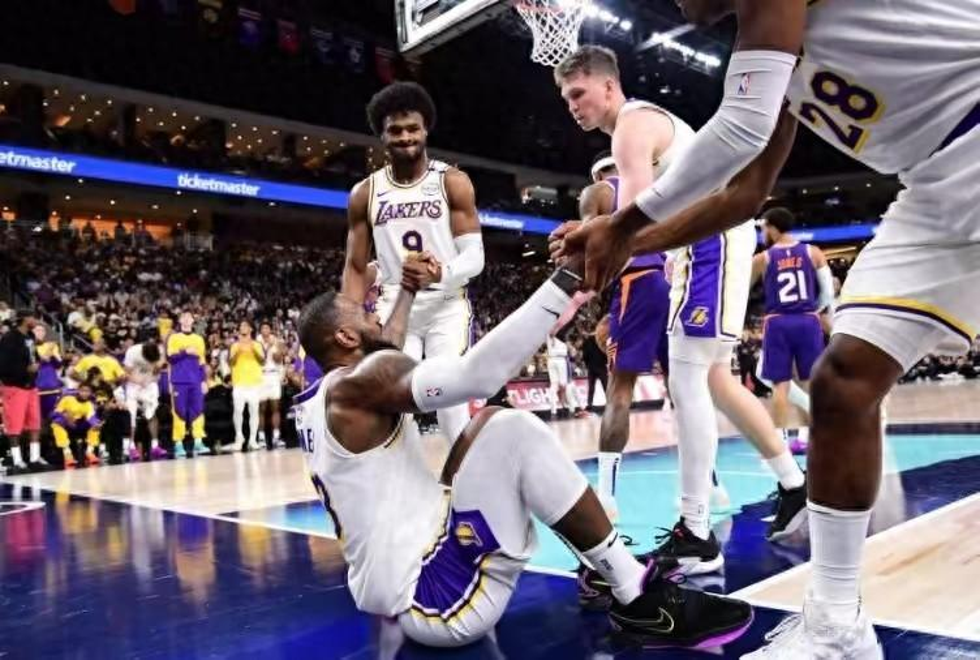 联赛新秀表现抢眼，独揽全队一半得分