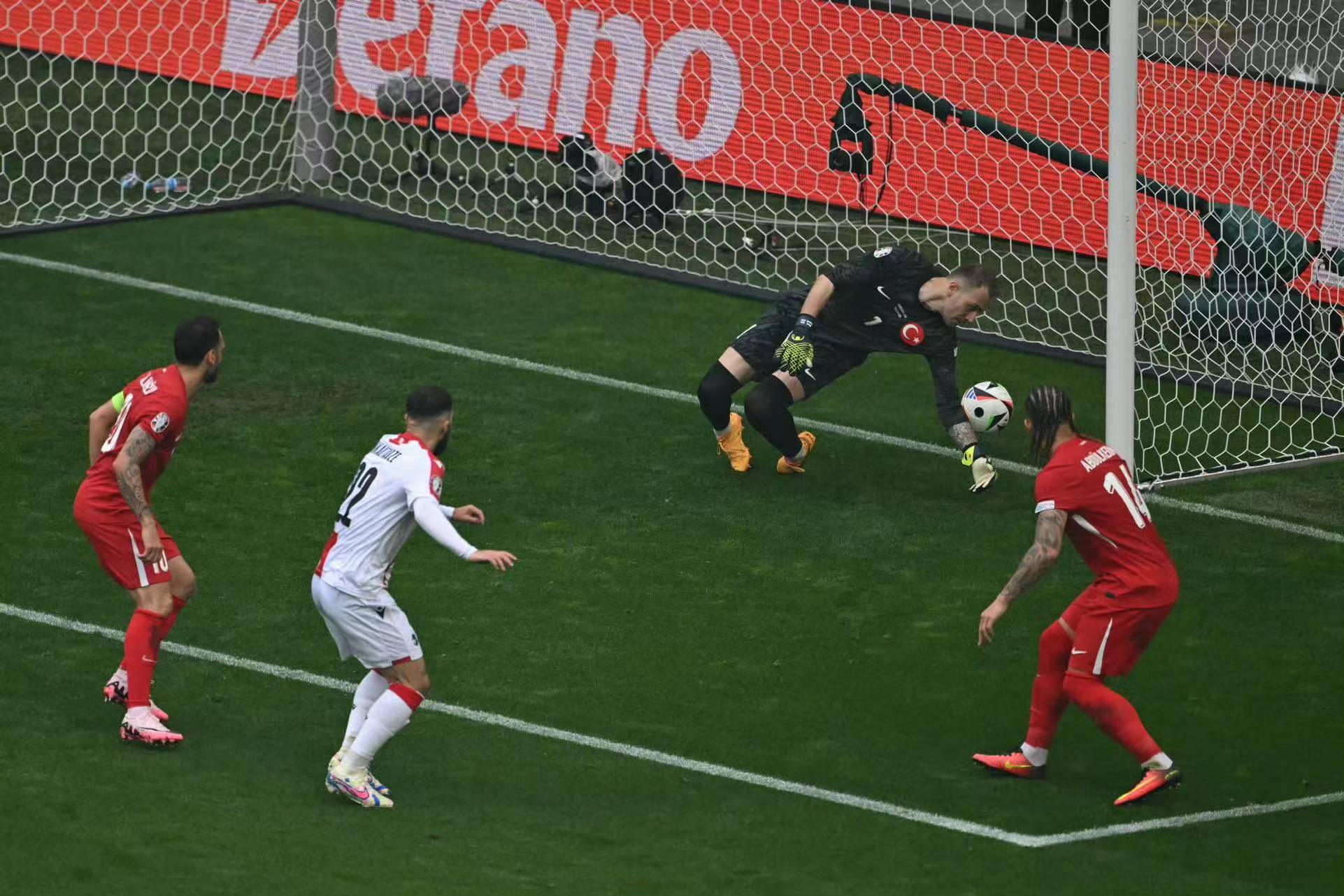 关于捷克队取得一场重要胜利,成功杀入欧锦赛半决赛的信息 关于捷克队取得一场重要胜利,成功杀入欧锦赛半决赛的信息