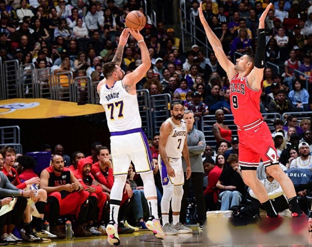 开云体育官网入口-火箭客场惊险战胜篮网，登上西部第二宝座的简单介绍