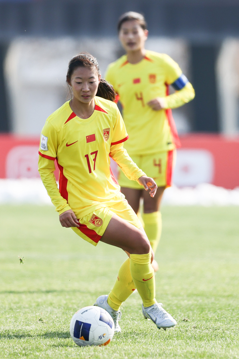 中国女足队员发挥出色，赢得国际锦标赛