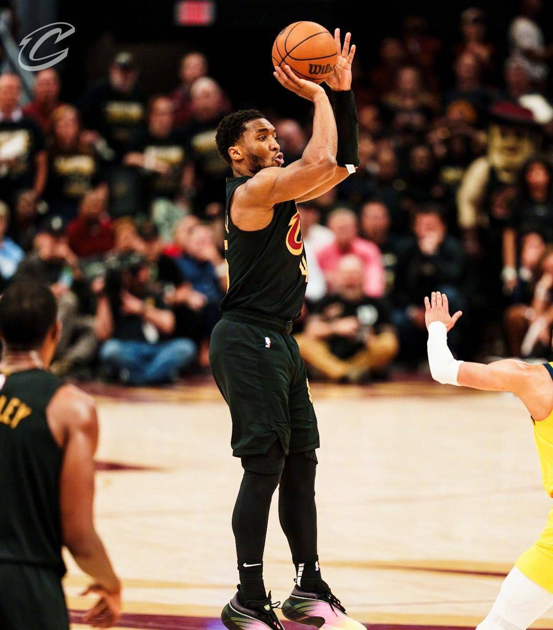 开云体育app-爵士队球员米切尔因伤休战一周，球队备战应对