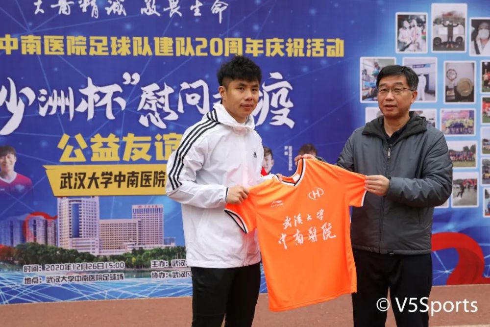 球队经理宣布队内新任队长的任命