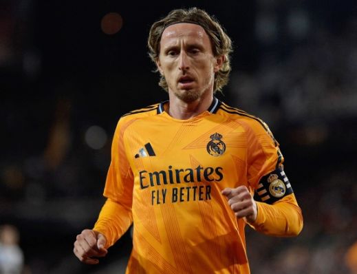 包含莫德里奇进球建功，带领皇家马德里一路领先的词条