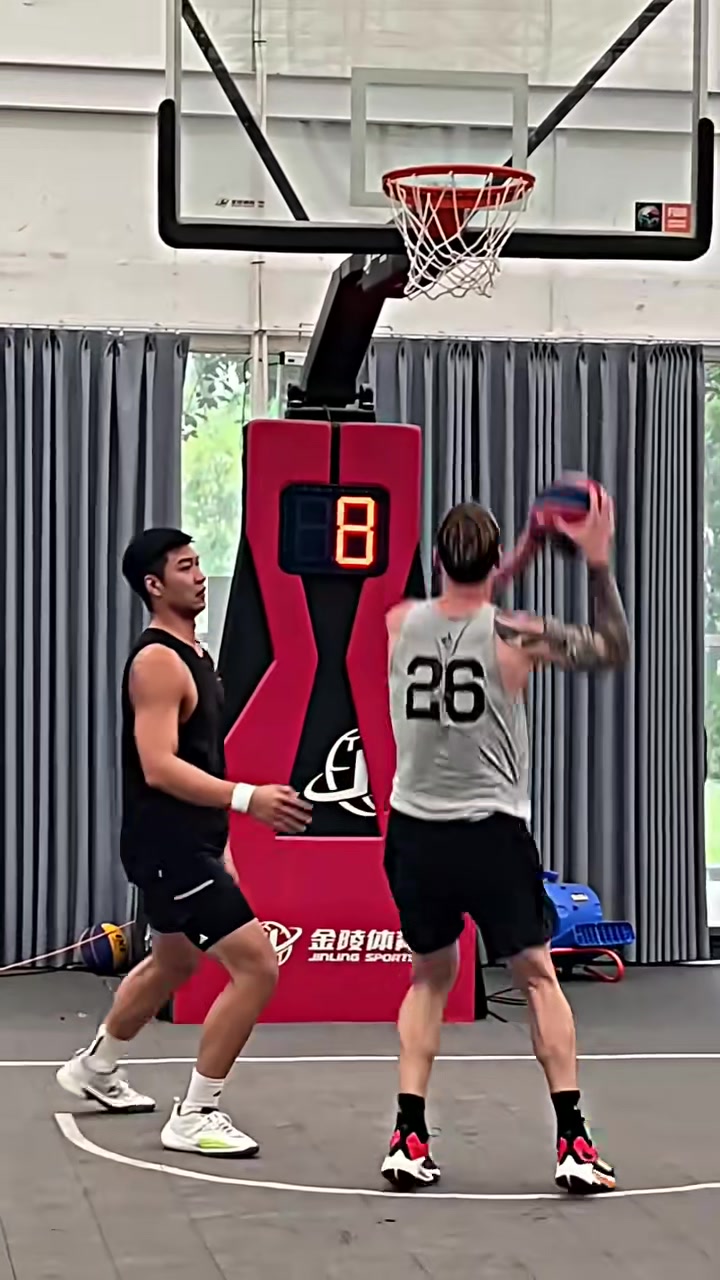 开云体育在线登录-球队精神焕发，场上呈现一幕幕紧张刺激的对抗