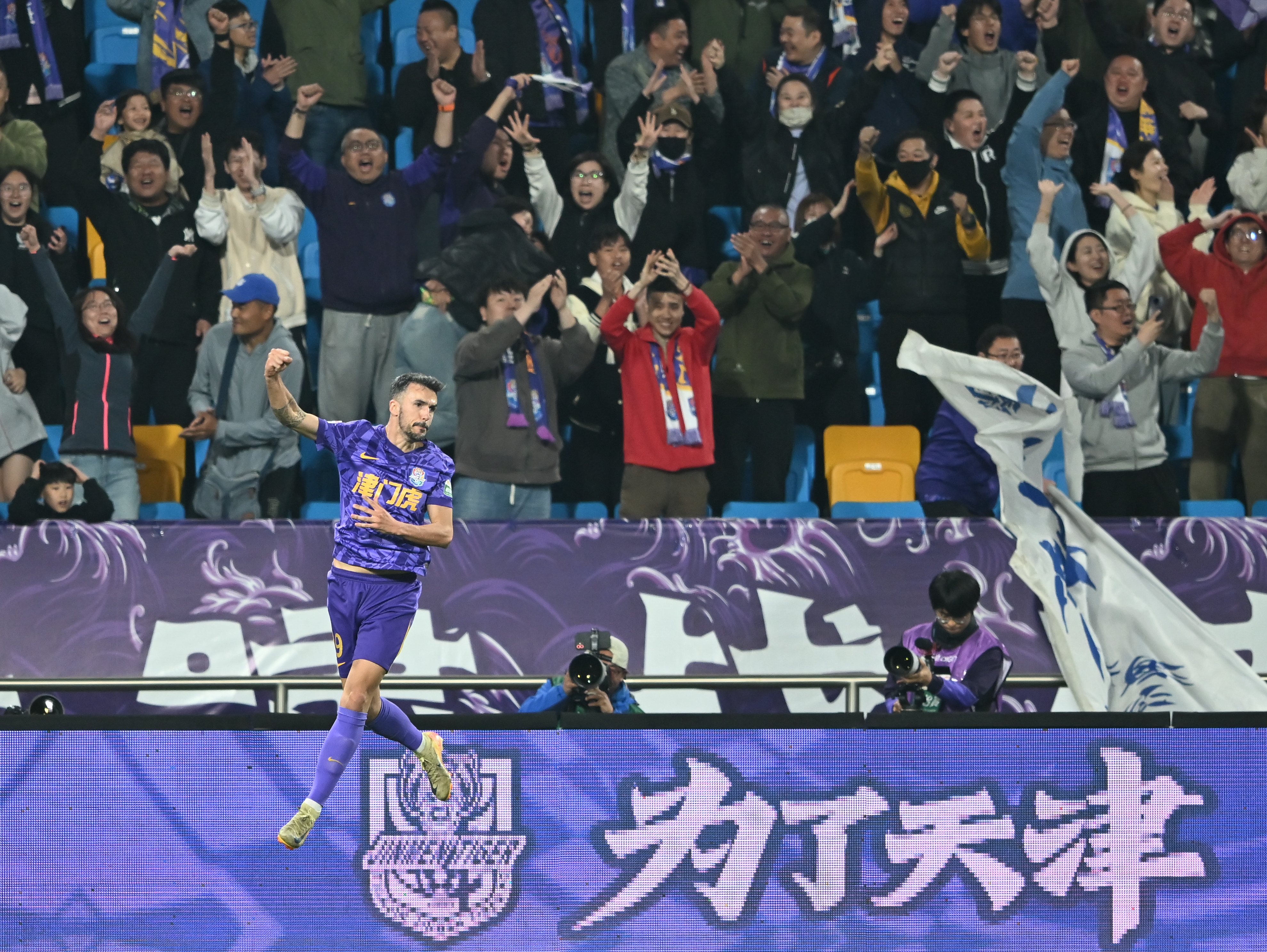 天津队客场战胜山东队,迎来两连胜 天津队客场战胜山东队,迎来两连胜