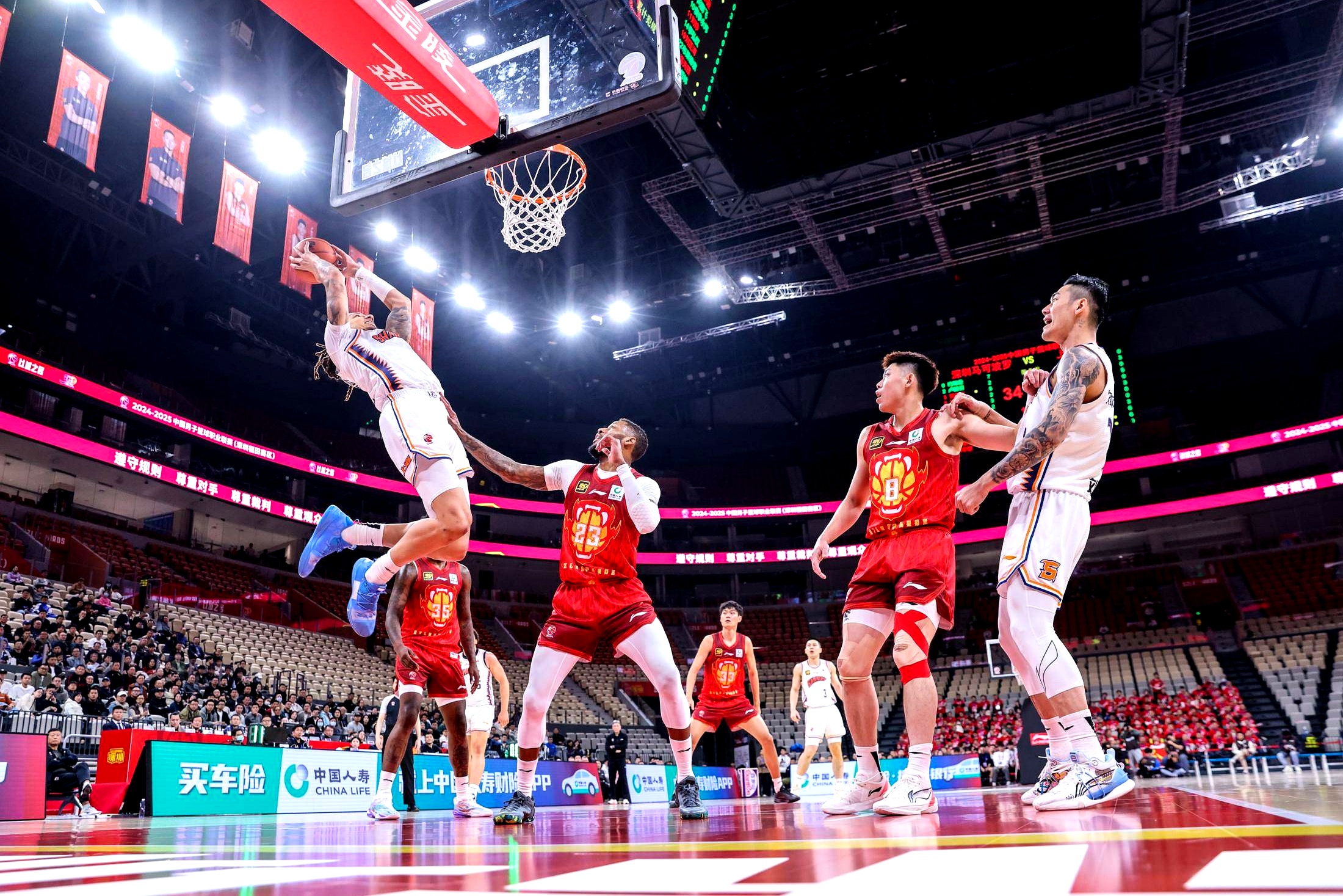 包含顶尖球队集结赛场，精彩纷呈的词条